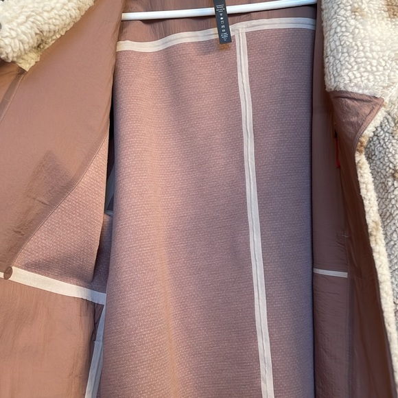 Lululemon Knee length winter coat - NEVER WORN - Picture 9 of 9